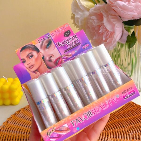 Polvo de Hadas Roll On con glitter y aplicador en roll-on para rostro y cuerpo.